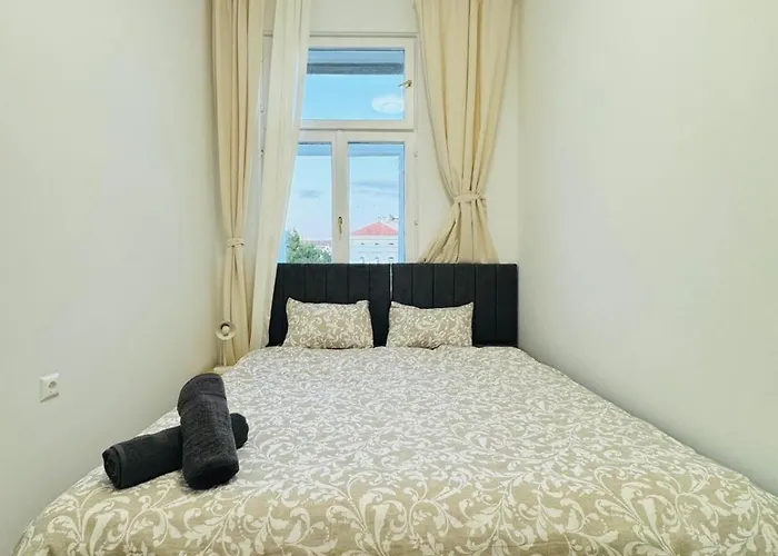 4br Shared *